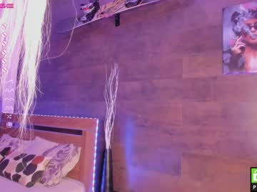 girl
        yolandabertha cam image #1132781