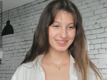 girl
        philomenagroomes cam image #6002842