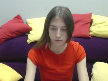 girl
        yammylilacute cam image #208359