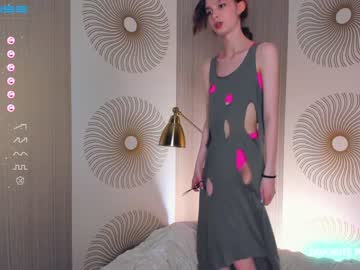 girl
        happiness_call cam image #1569815