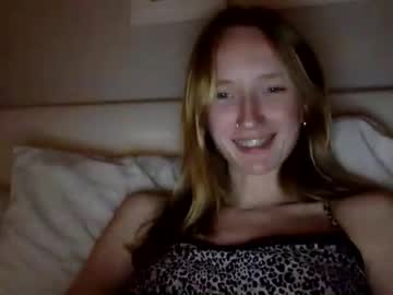girl Cam Girls Masturbating With Dildos On Chaturbate with littlee_redd