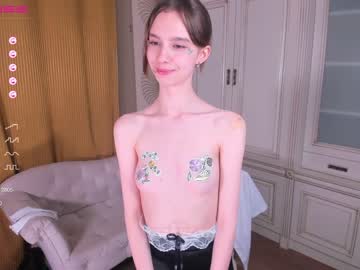 girl
        happiness_call cam image #1231681