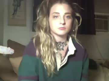 girl
        bambidear420 cam image #1696586