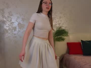 girl
        judithunderwood cam image #1511429