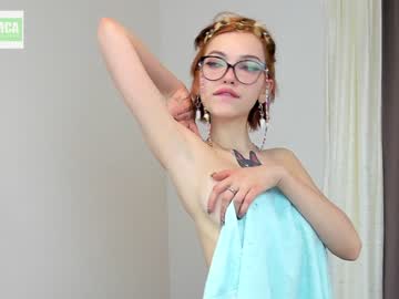 girl
        lisa_milkis cam image #489786