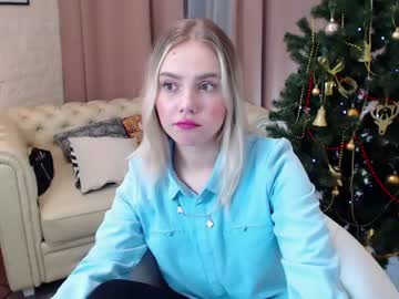 girl
        avrora_bell cam image #551419