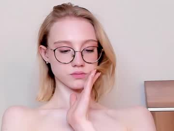 girl
        dawnwillrise cam image #4559714