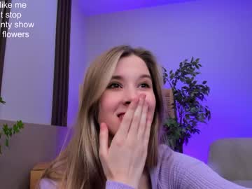 girl
        milablush cam image #791896