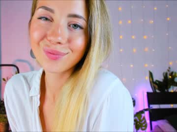 girl
        emmi_rosee cam image #1654594