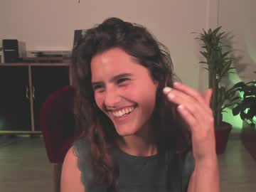 girl
        marmuse cam image #2045398