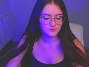 girl
        ketrin_pirsss cam image #5214705