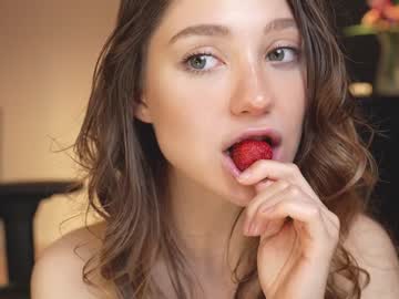 girl
        mia_elfie cam image #4129345