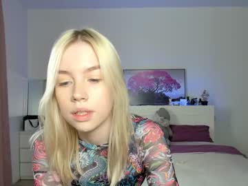 girl
        _emiliaaa cam image #1408538