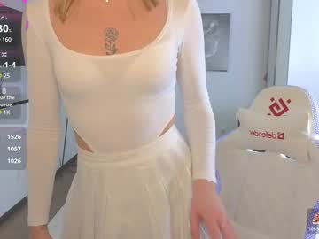 girl
        adri_novella cam image #6476337