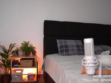 girl
        honeyyykate cam image #4576533