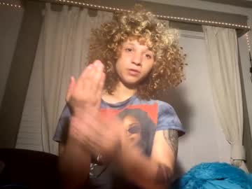 girl
        universethadon cam image #4359244