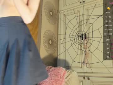 girl
        happiness_call cam image #2833272