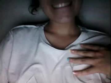 girl
        little_anef cam image #3196487