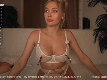 girl
        bestie_online cam image #6667179