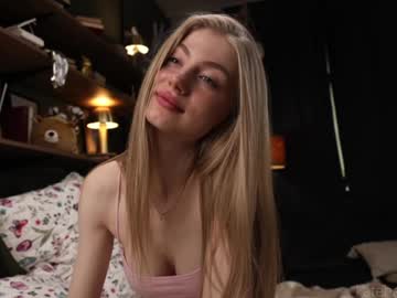 girl
        kateharrise cam image #4374753
