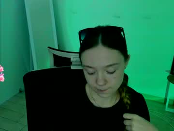 girl
        stasy_clapp cam image #4741106