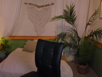 girl
        milablush cam image #2566574
