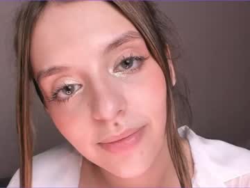 girl
        lesi_moon cam image #2288297