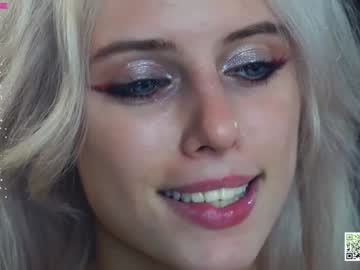 girl
        audreycarvin cam image #4716904