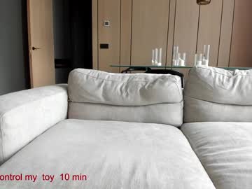 girl
        carolinaherera cam image #5531936