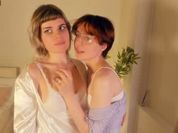 couple
        hoiiy_cute cam image #2206129