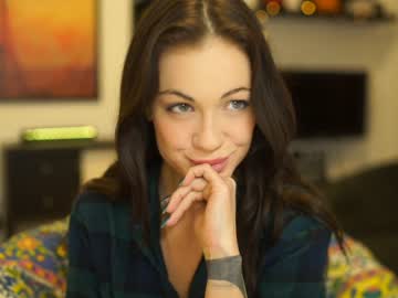 girl
        melodymate cam image #476875