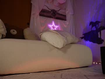 girl
        lucy_gooosey cam image #6938019