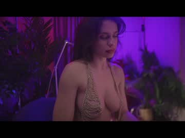 girl
        lucieoude_ cam image #817596