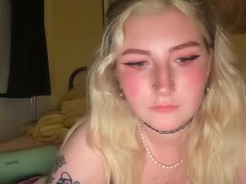 girl
        lulababy23 cam image #4708482