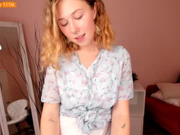 girl
        lottie_shine cam image #174633