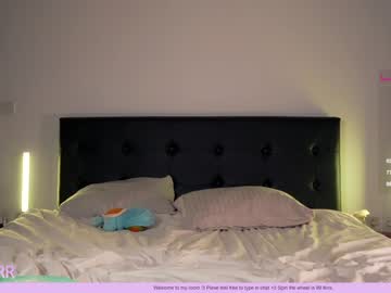 girl
        awondrr cam image #797179