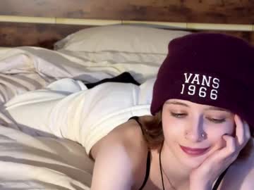 girl
        allie_winters18 cam image #6471829