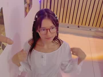 girl
        little_effy18 cam image #3251227