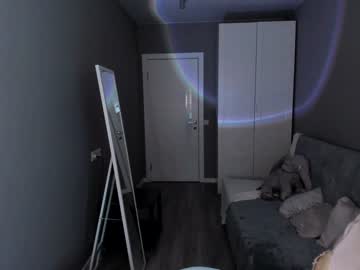 girl
        silver_gin cam image #4007521