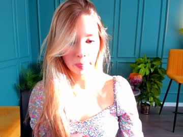 girl
        milablush cam image #1418310