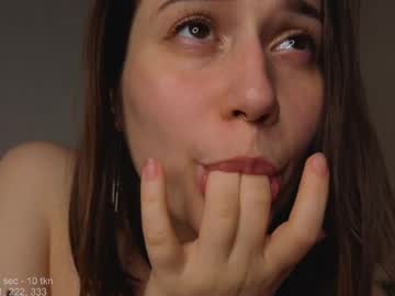 girl
        heylixie_ cam image #6607629