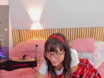 girl
        little_effy18 cam image #2572919