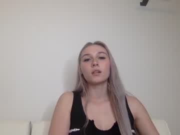 girl
        livyroselise cam image #3158656