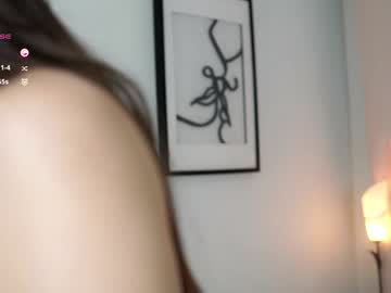 girl
        peek_in_my_window cam image #5228322
