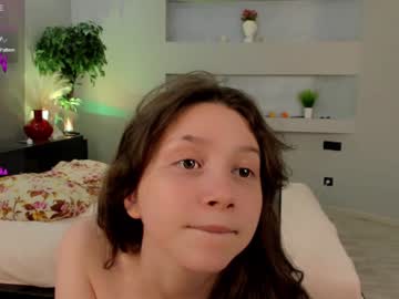 girl
        lynngroves cam image #4400033