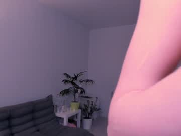girl
        lauratanguy cam image #5130938