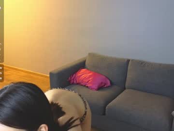girl
        poppypaws cam image #5886083