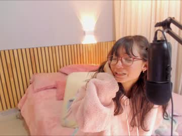 girl
        little_effy18 cam image #2555194