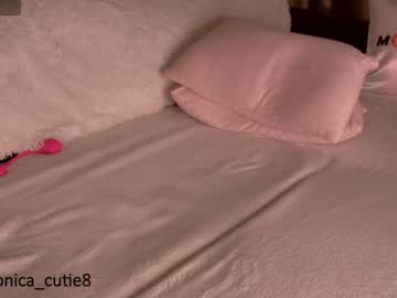 girl
        kittyloffe cam image #5020024