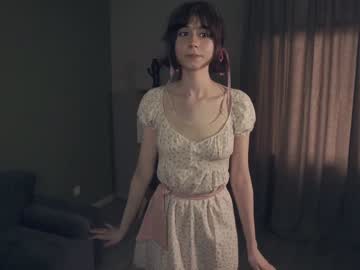 girl
        meghanash cam image #4022439